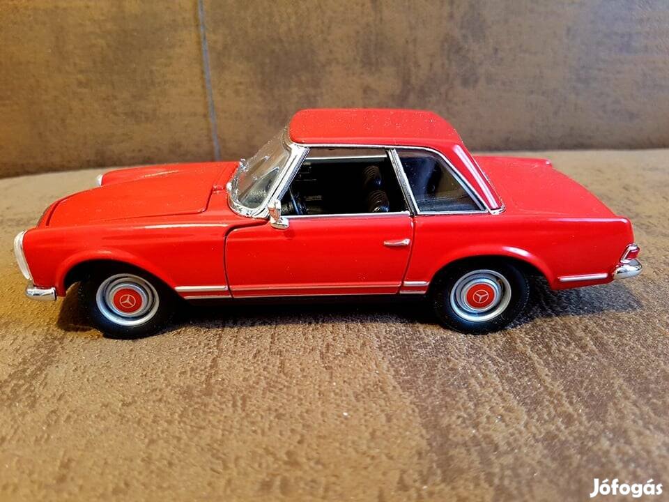 1/24 Mercedes 230SL Welly kiadású autómodell 