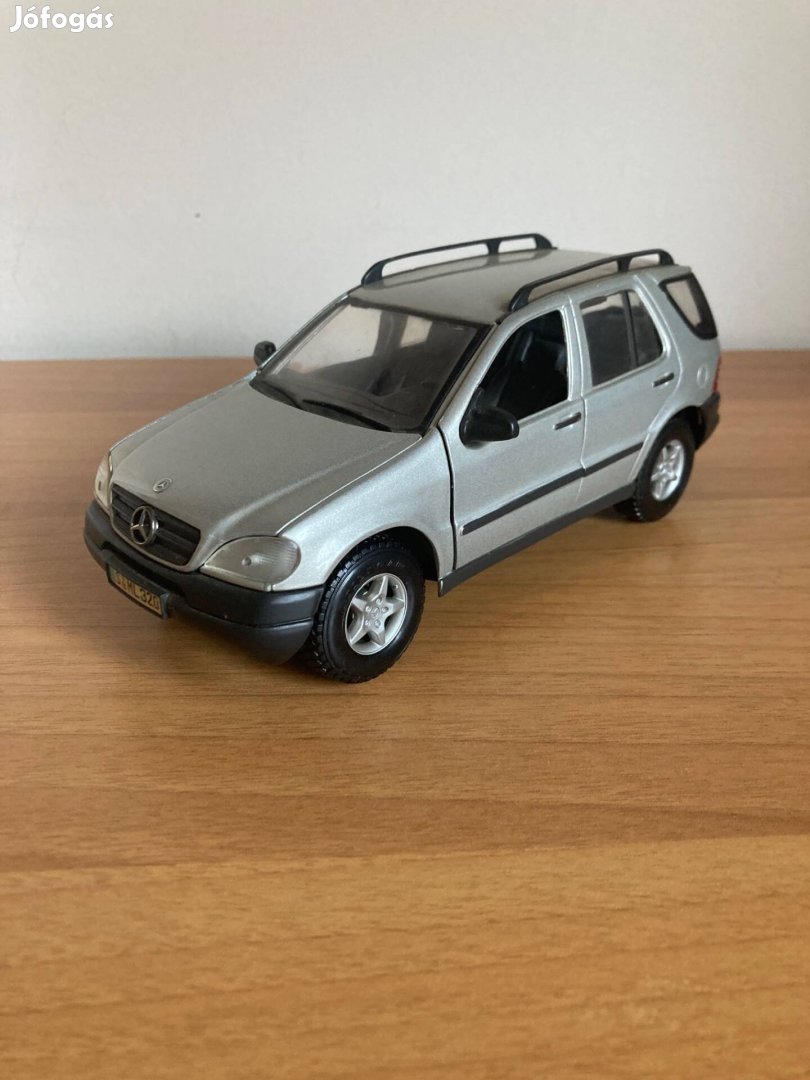 1/24 Mercedes-Benz ML320 Maisto kiadású autómodell