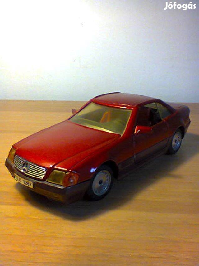 1/24 Mercedes-Benz SL500 Majorette kiadású autómodell