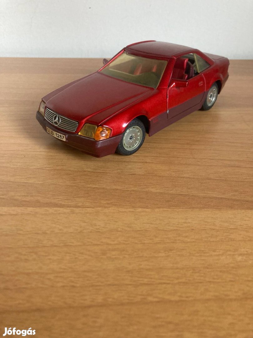 1/24 Mercedes-Benz SL500 Majorette kiadású autómodell