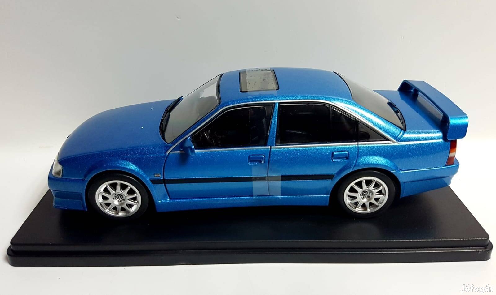 1/24 Opel Omega Evolution 500 autómodell 