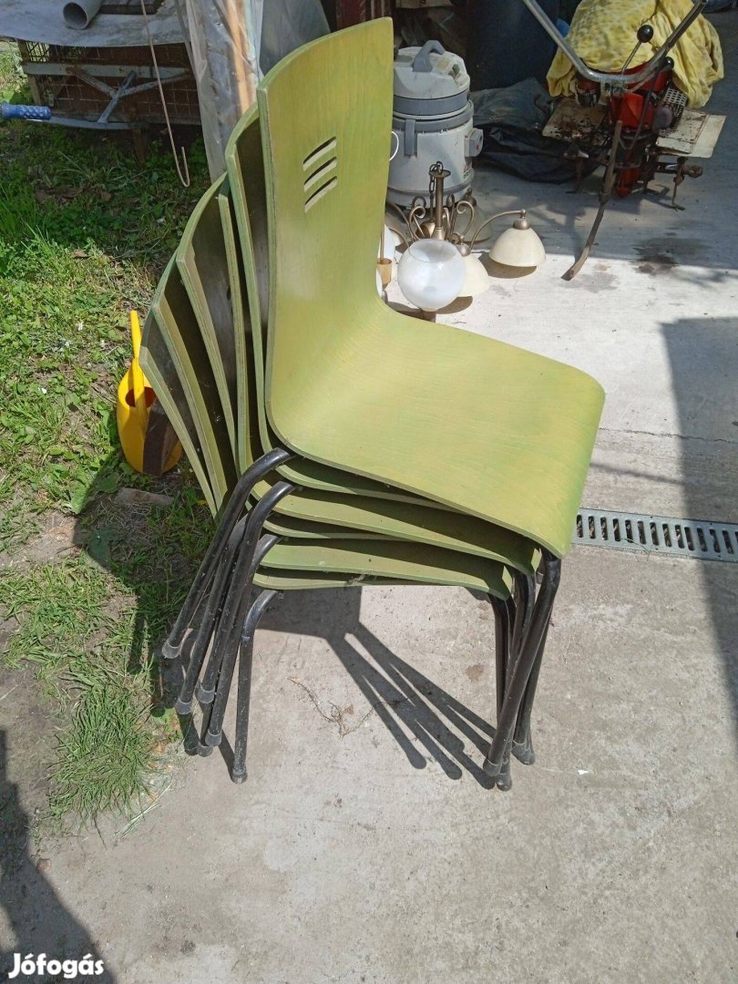 1-2 alkalommal használt kültéri székek, új állapotban, eladók!