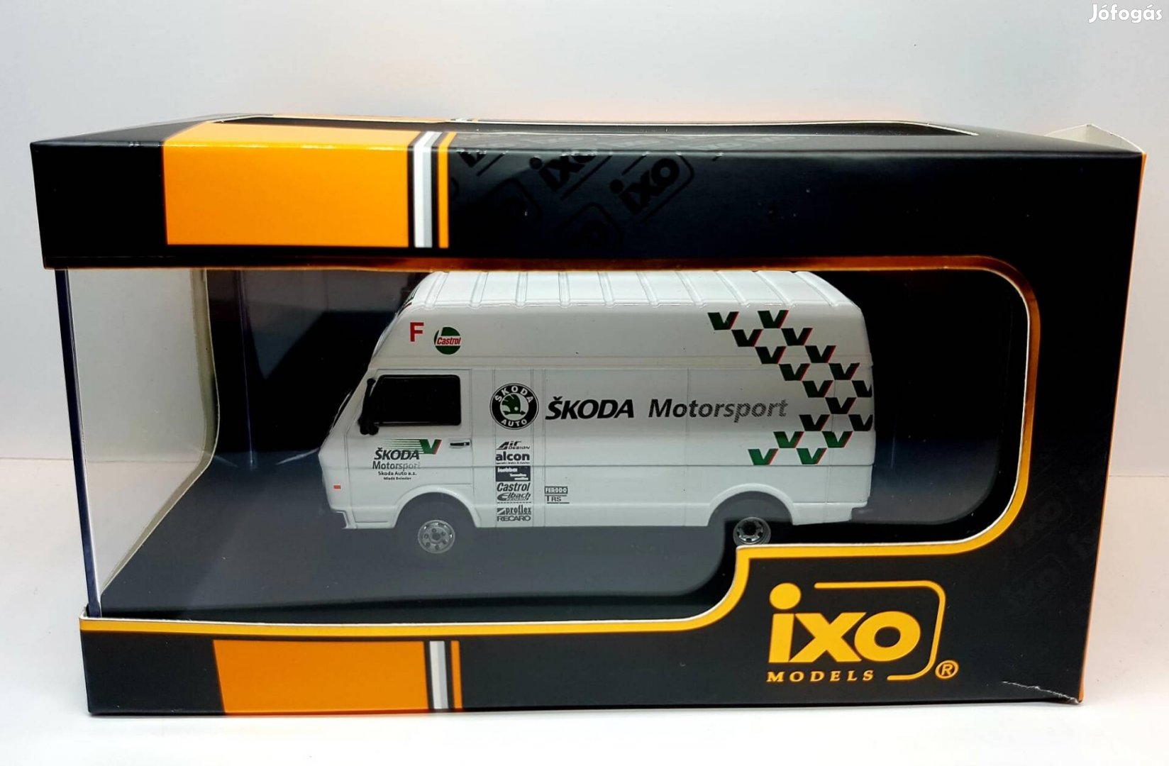 1/43 Volkswagen LT45 LWB Ixo kiadású autómodell 