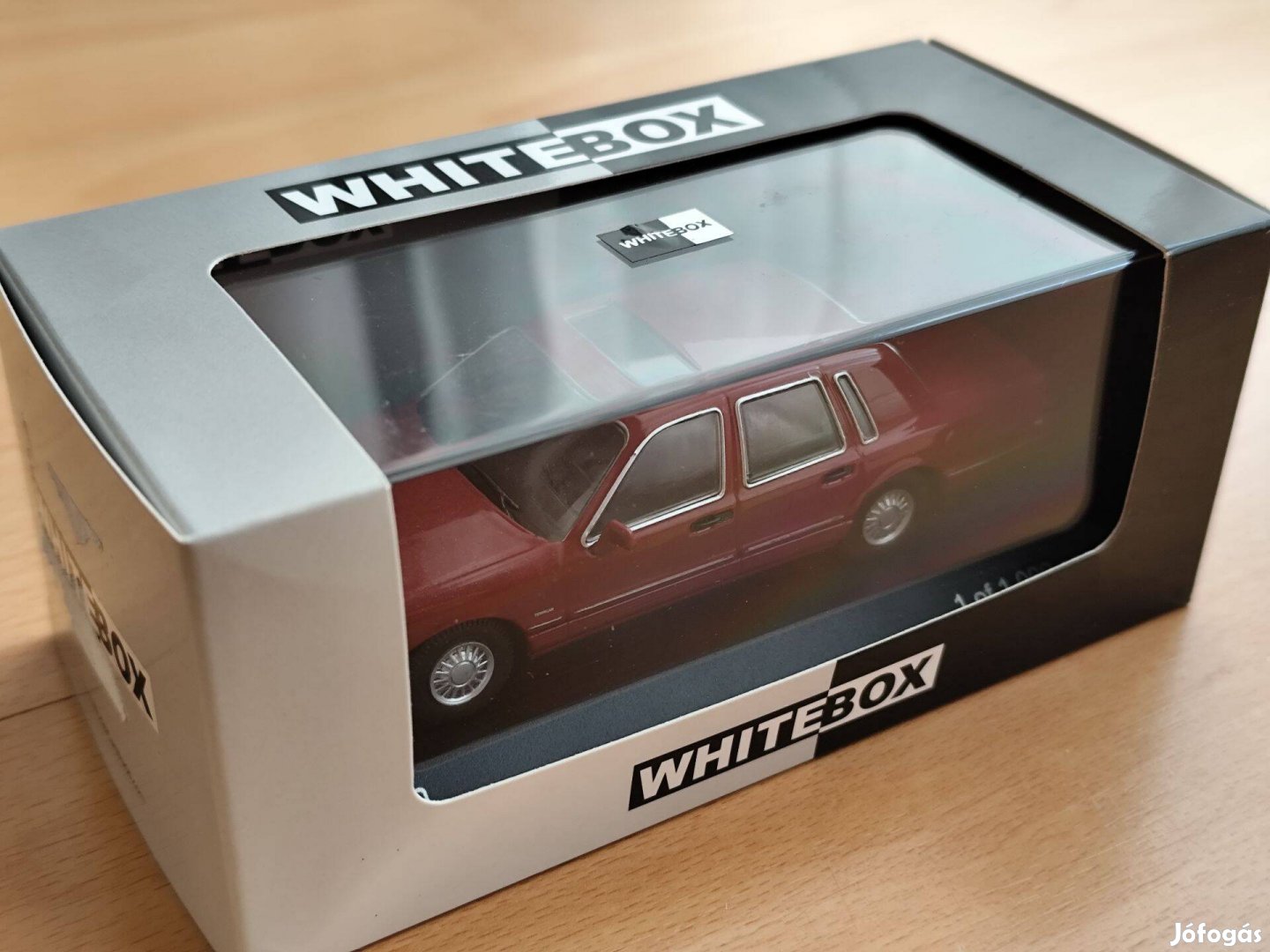 1:43 Whitebox Lincoln Town Car modellautó