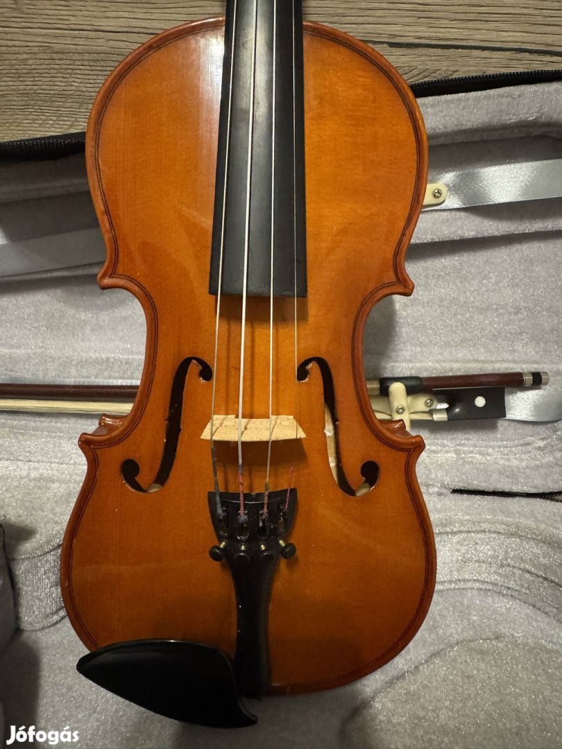 14-es hegedű eladó.