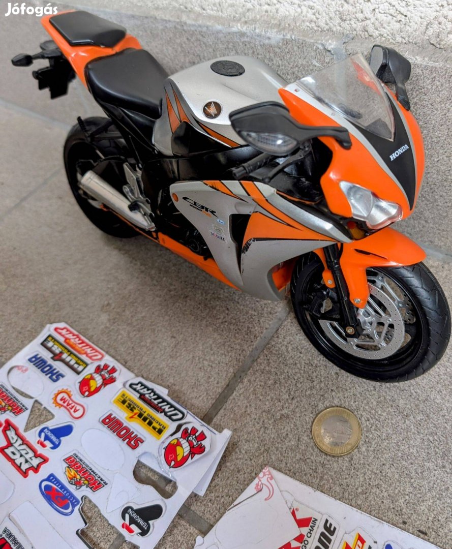 1/6 Honda CBR1000RR 2010 nagy modell motor