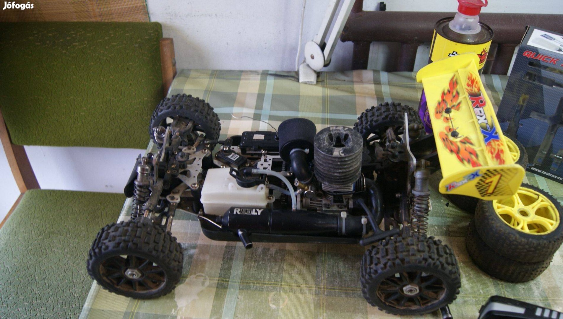 1:8 méretarányú robbanómotoros Nitro Reely Buggy RTR szett