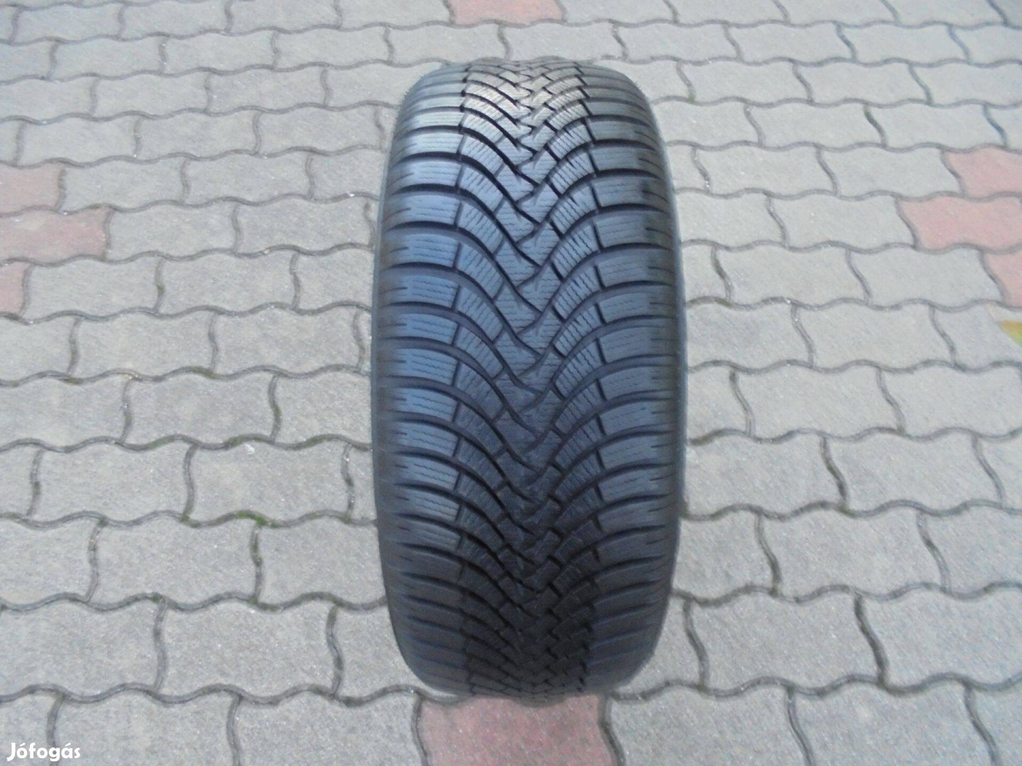 1 DB 215/50 R 17" újszerű Falken téli gumi eladó