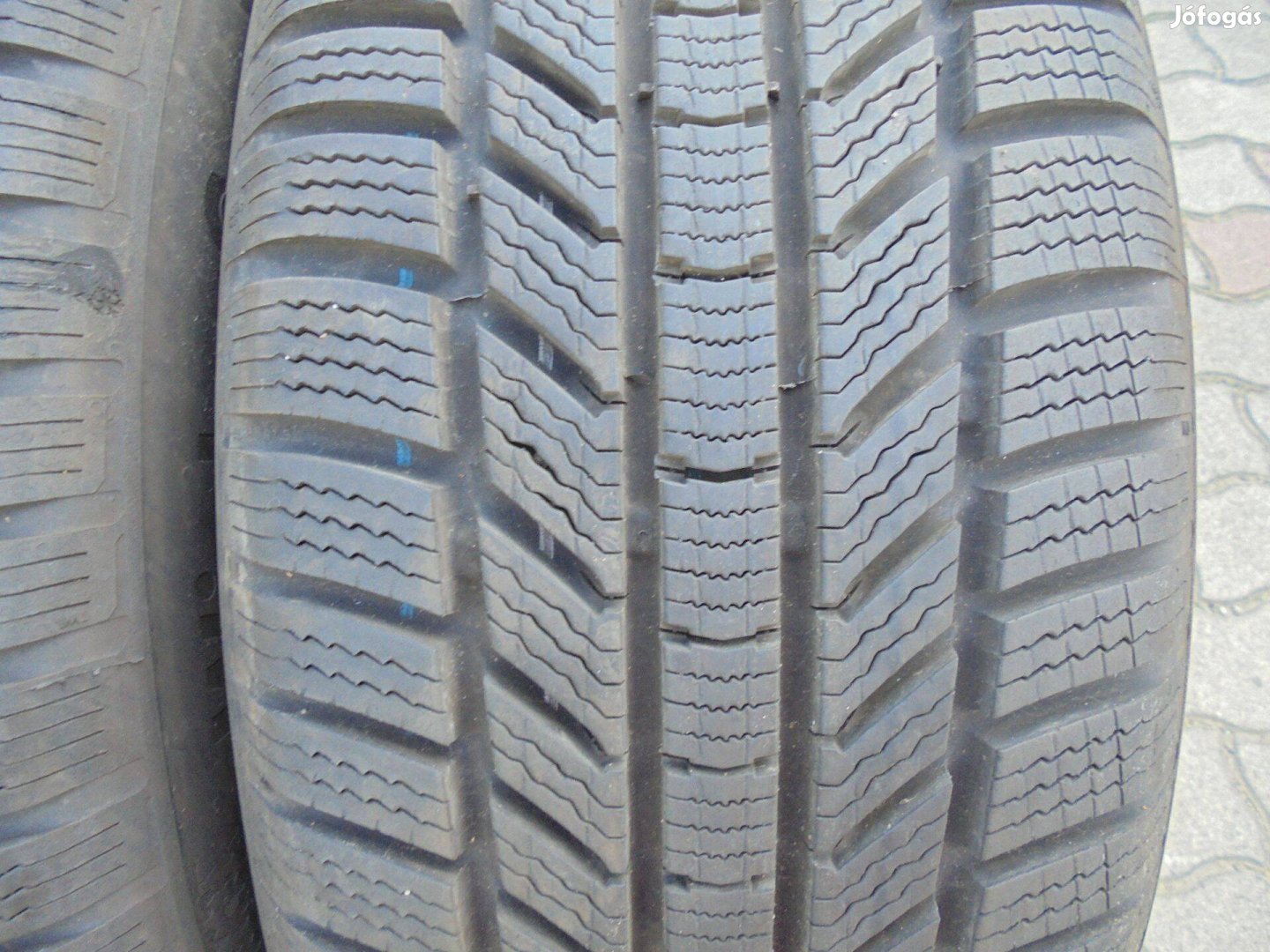 1 Éves 18-as Keveset futott Continental 2 db téli gumi eladó