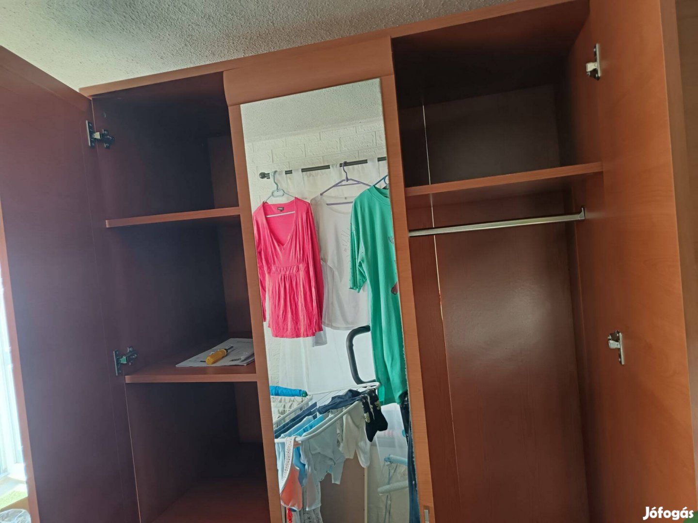 1 Ruhásszekrény 50000 ft