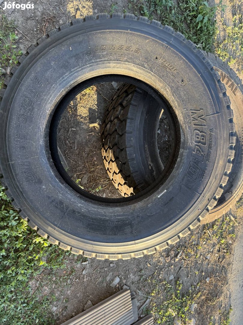 1 db Új Bridgestone 10R 22,5 teherautó gumi eladó!