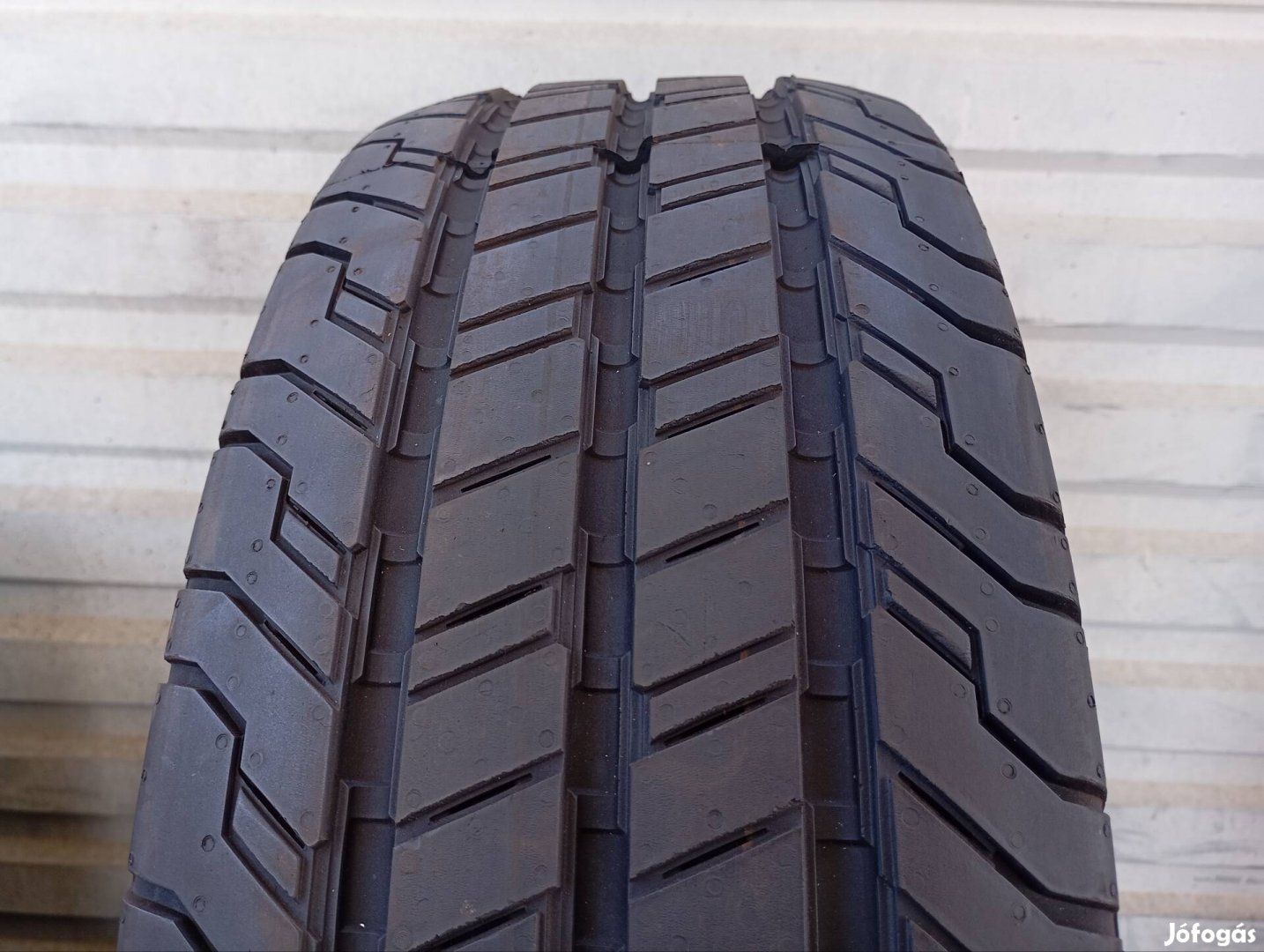 1 db új Continental Contivancontact 100 225/65 R16C 112/110R nyárigumi