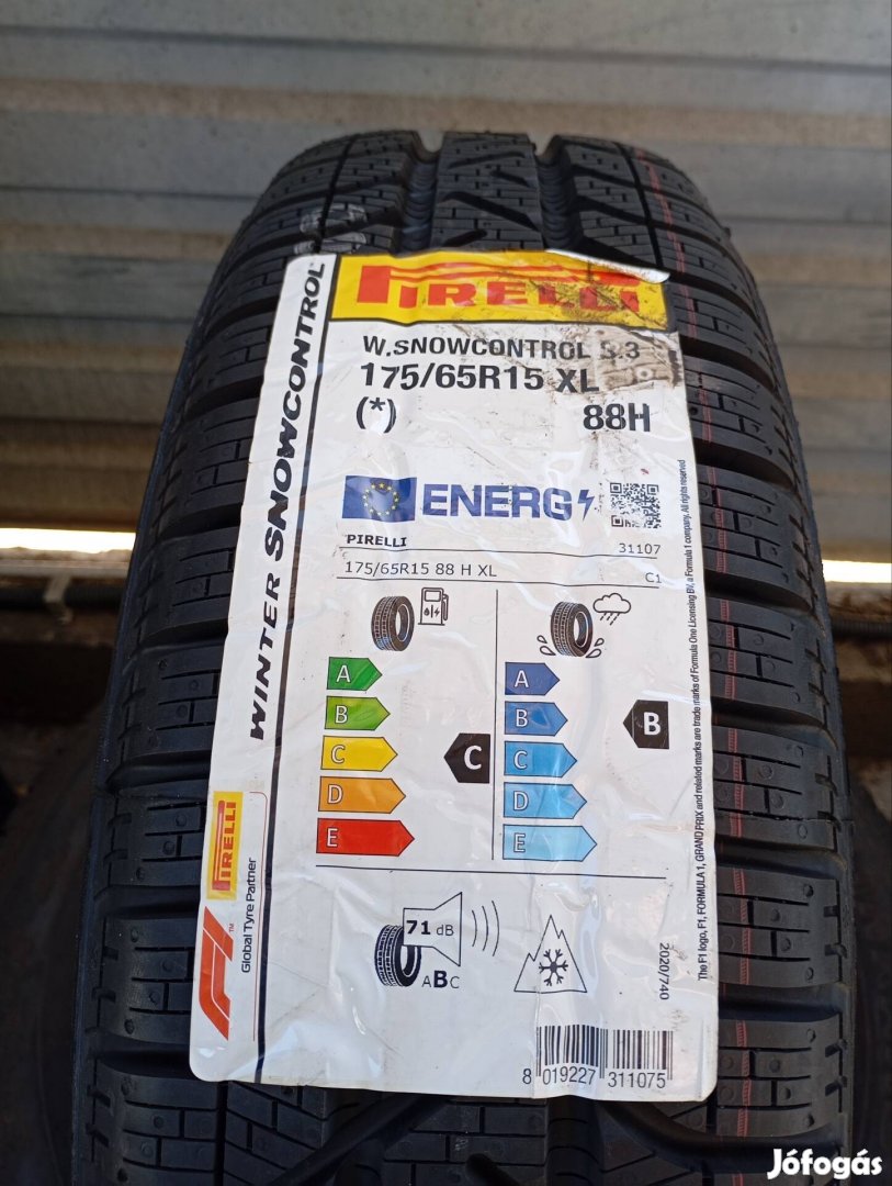 1 db új Pirelli Winter Snowcontrol Serie 3 W210 175/65 R15 88H XL