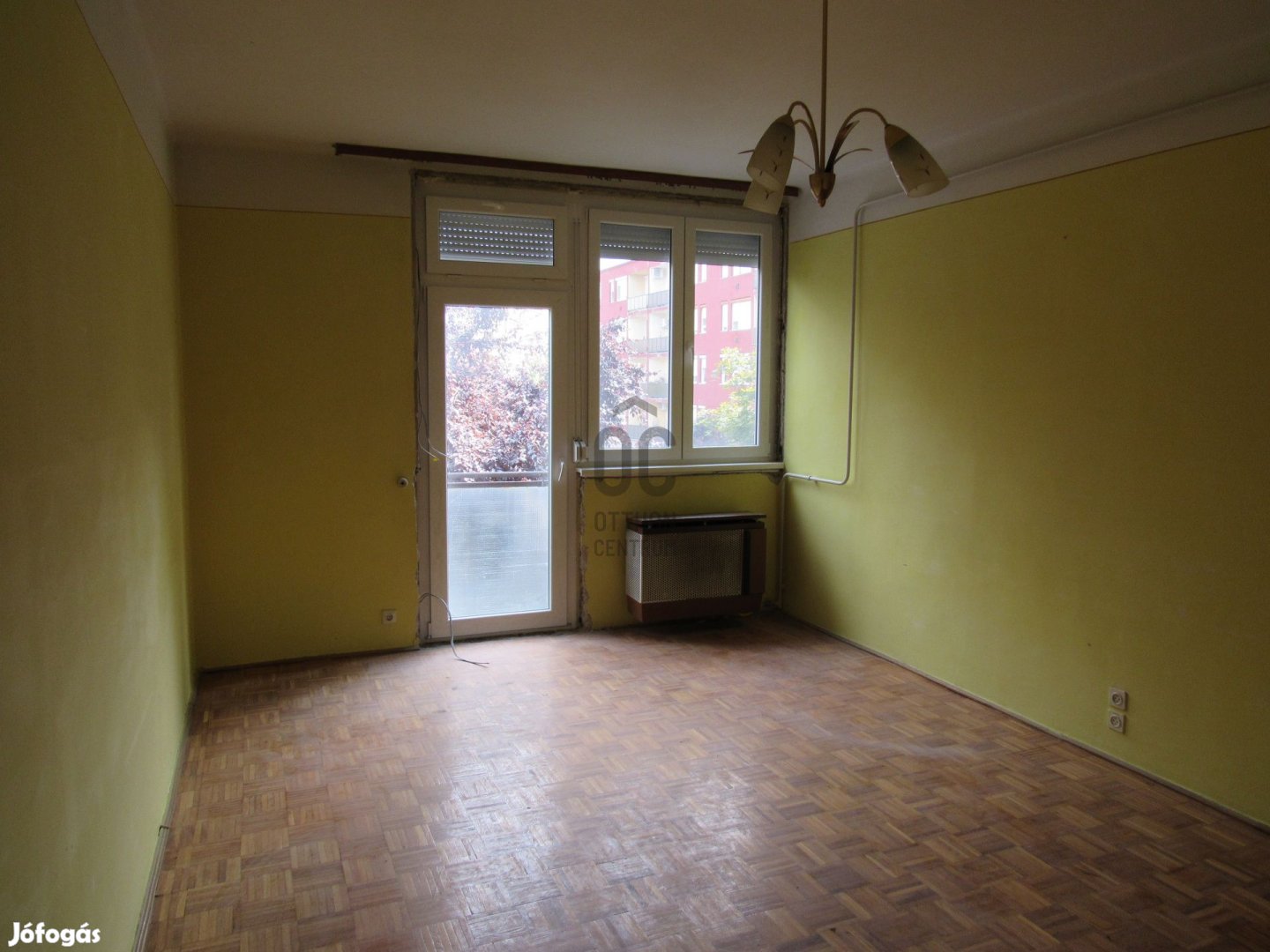 1+fél szobás tégla lakás új nyílászárókkal a Jászberényi úton eladó!