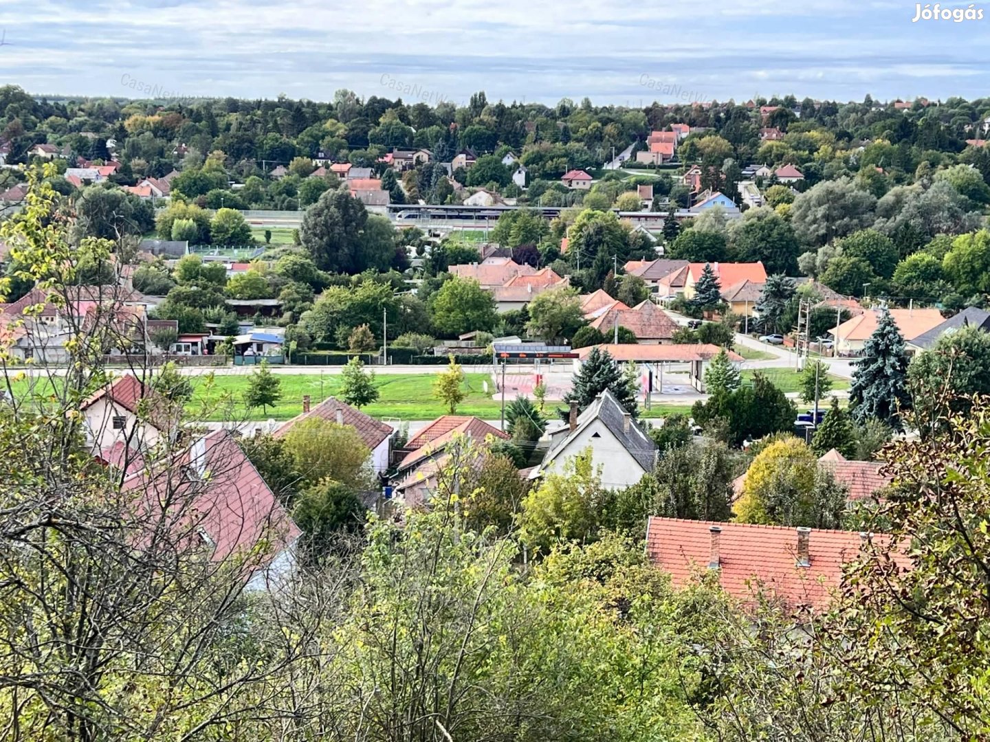 1 hektár a városban, lélegzetelállító panorámával