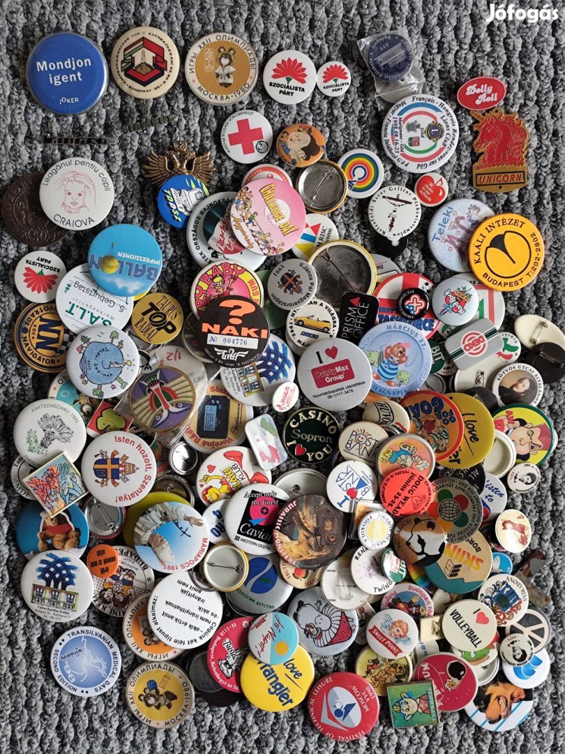 1 kg kitűző, jelvény, a hirdetett áron egyben vihetö