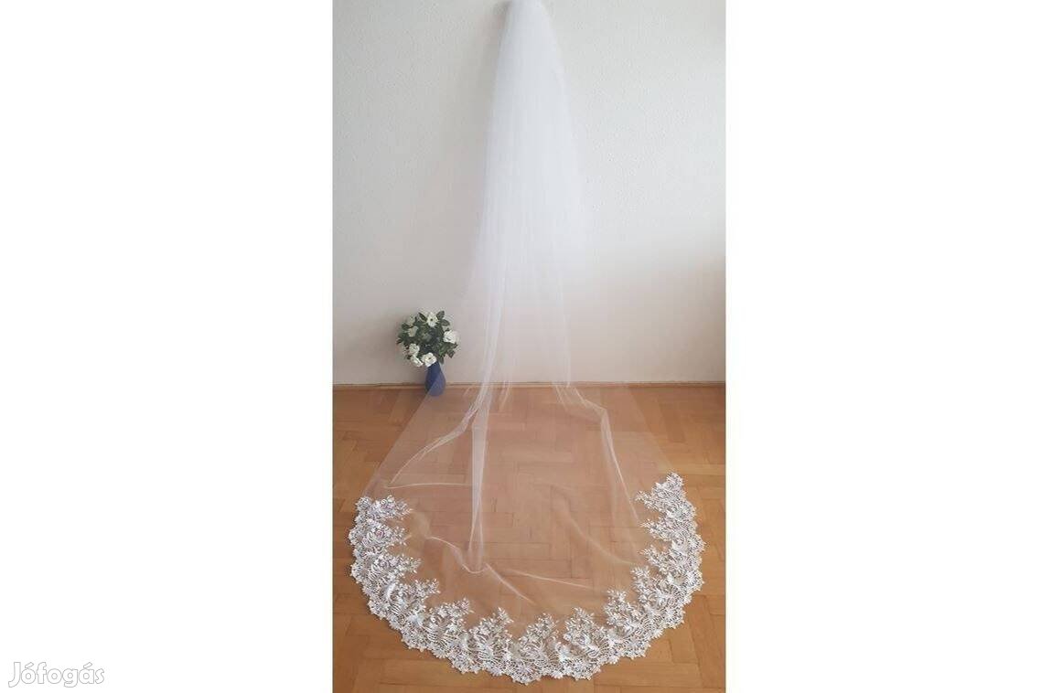 1 rétegű, 3D virágos, csipkés Hófehér, 3 méteres menyasszonyi fátyol