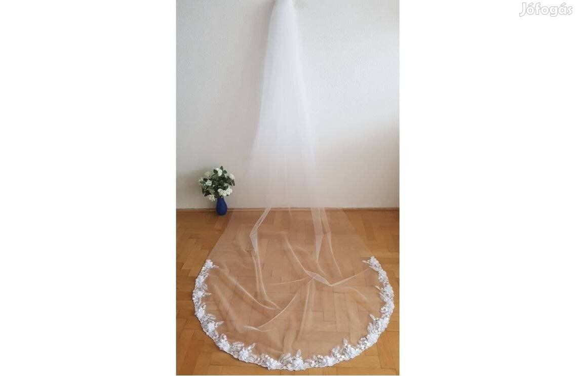 1 rétegű, 3D virágos, csipkés Hófehér, 3 méteres menyasszonyi fátyol
