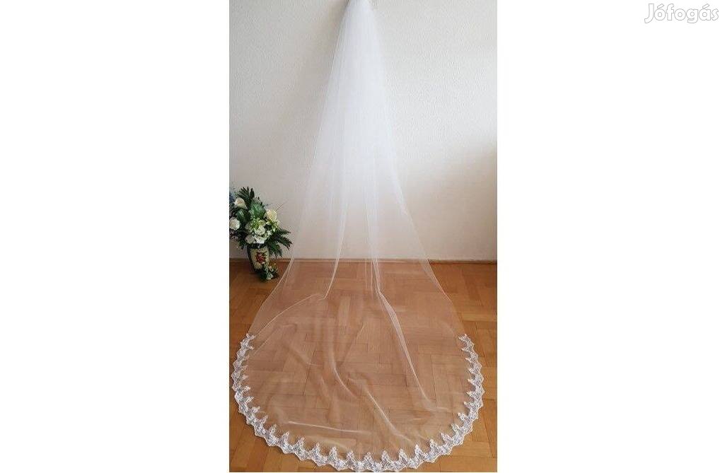 1 rétegű, csipkés szélű Fehér, 3 méteres menyasszonyi fátyol (85.1)