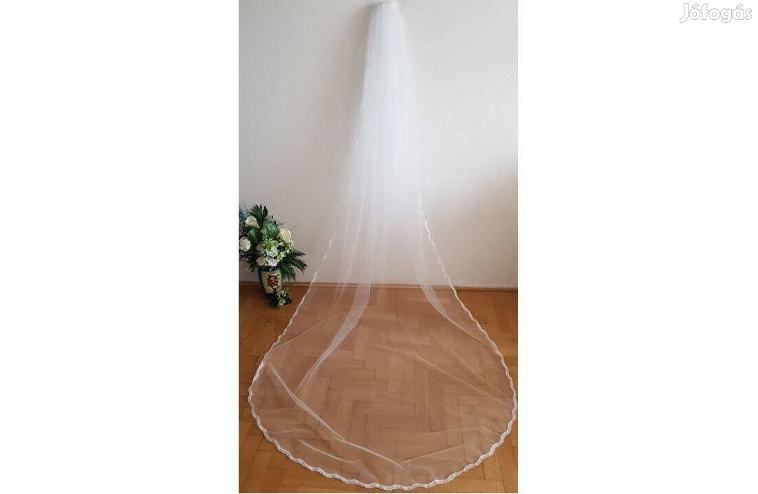 1 rétegű, csipkés szélű Hófehér, 3 méteres menyasszonyi fátyol (84.1)