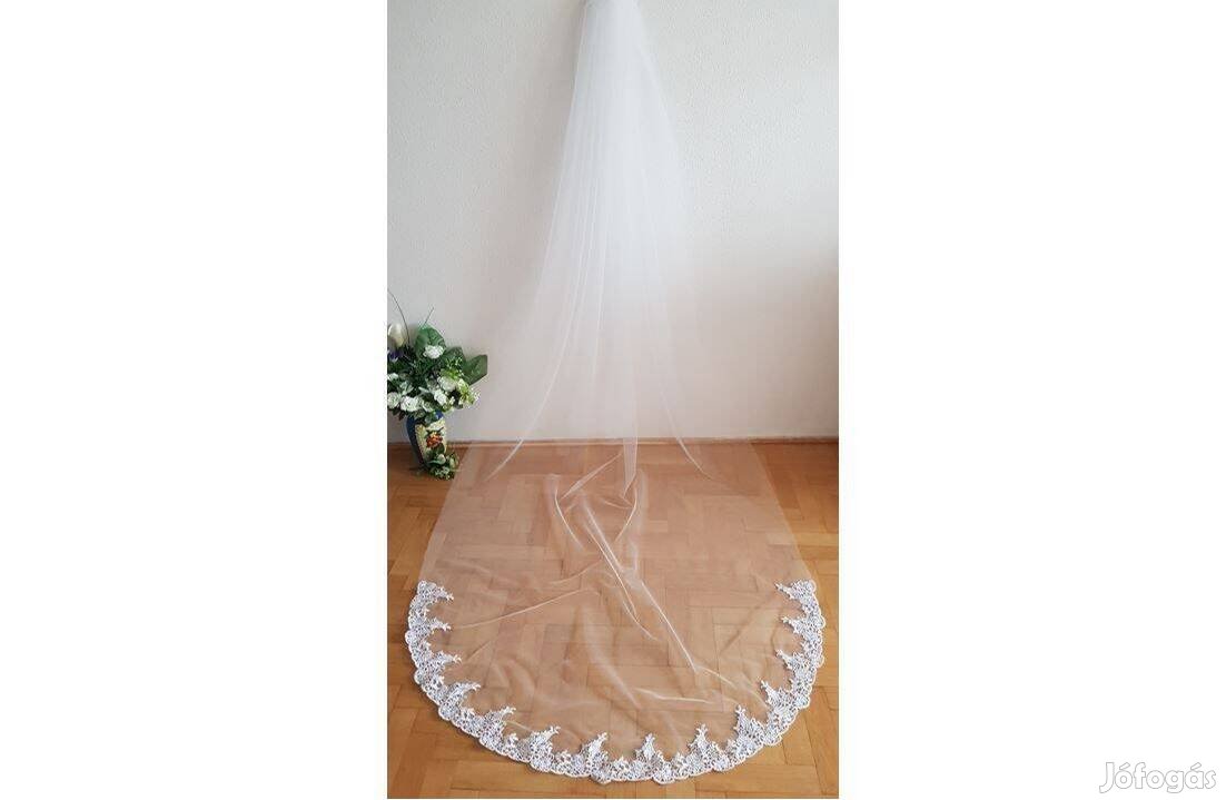 1 rétegű, csipkés szélű Hófehér, 3 méteres menyasszonyi fátyol (86.1)