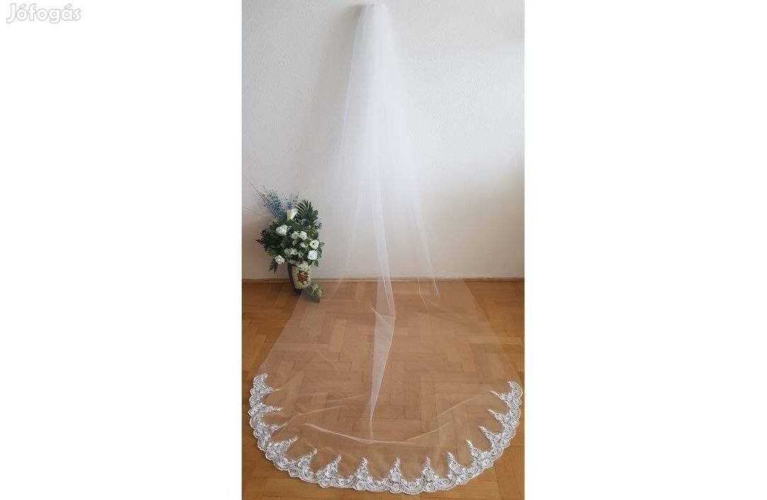 1 rétegű, csipkés szélű Hófehér, 3 méteres menyasszonyi fátyol (93.1)