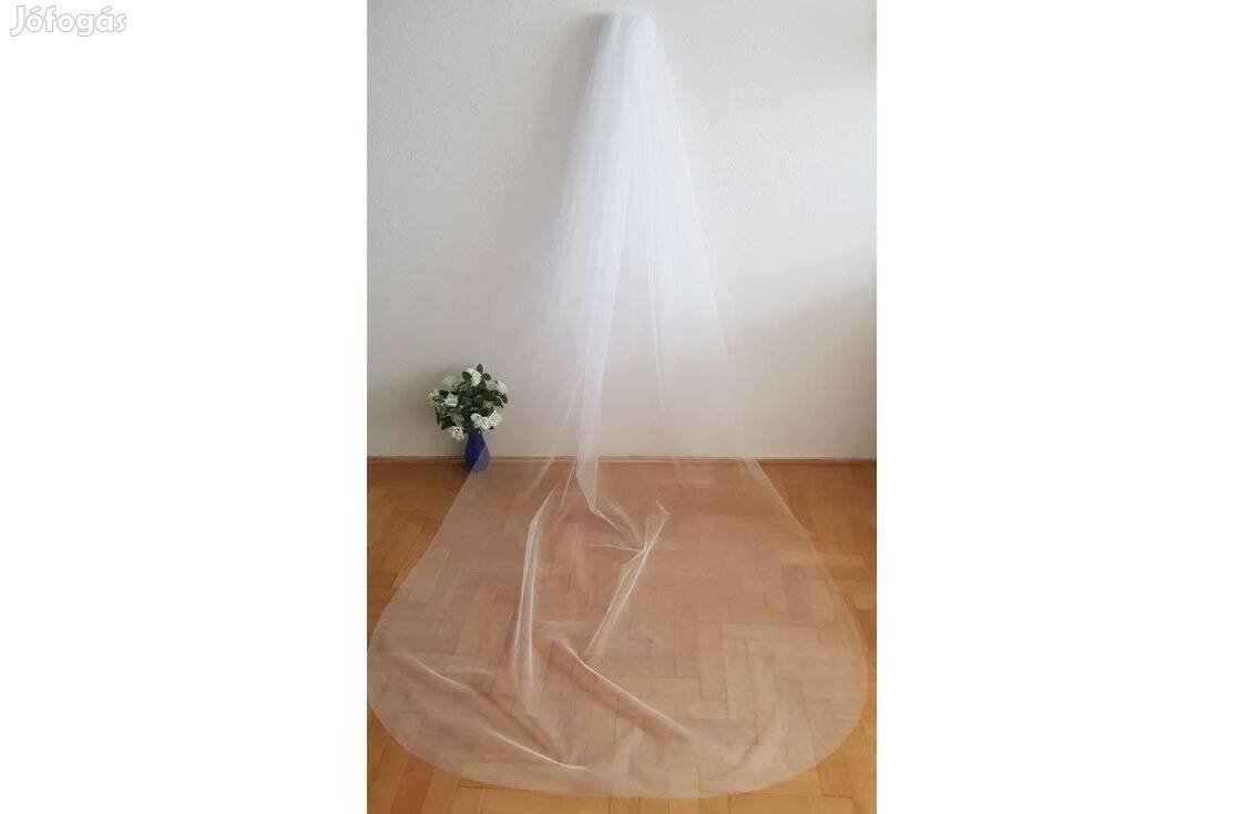 1 rétegű, szegetlen, csillogós Hófehér, 3 méteres menyasszonyi fátyol