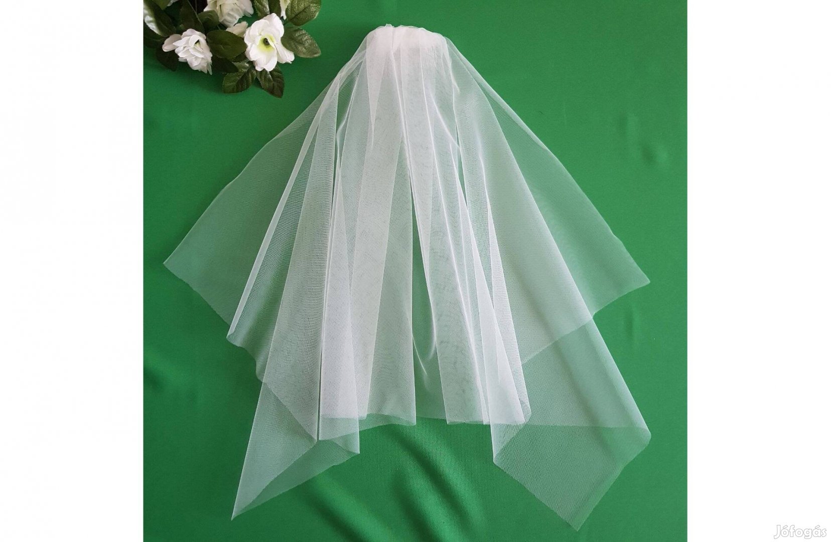 1 rétegű, szegetlen szélű Ekrü menyasszonyi félhúzott szögletes fátyol
