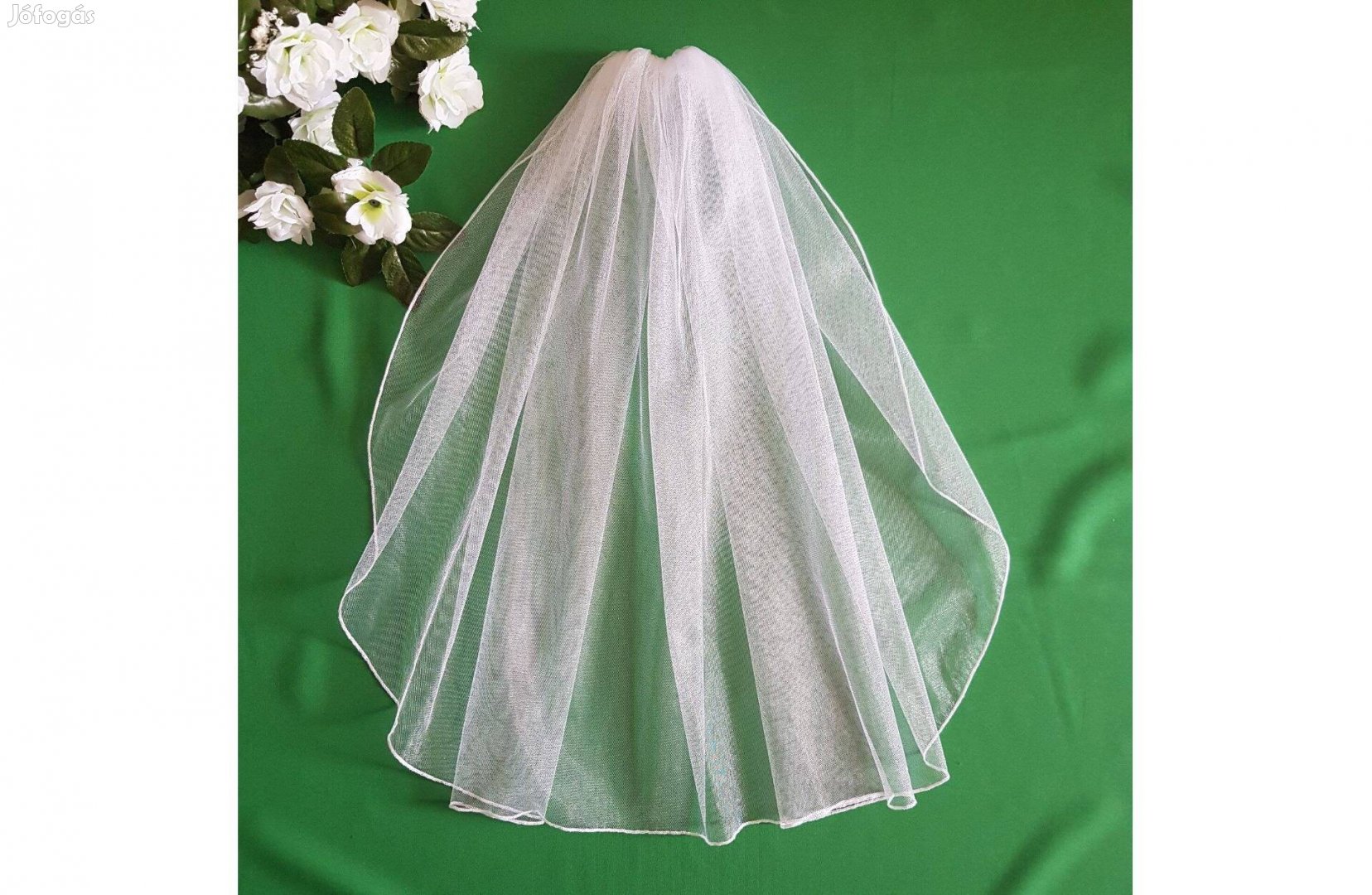 1 rétegű, szegett szélű, csillogós Hófehér menyasszonyi fátyol (53.1)
