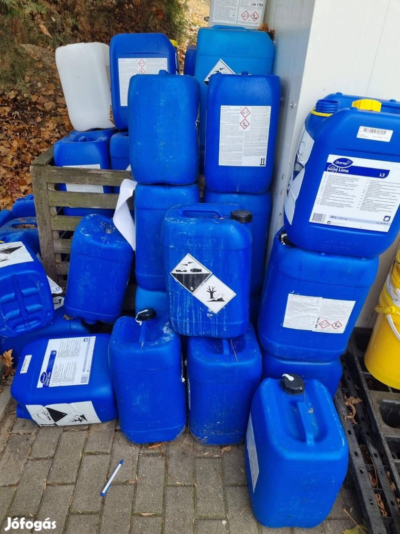 1 utas Műanyag kanna 20 L liter es kanna 1 x használt