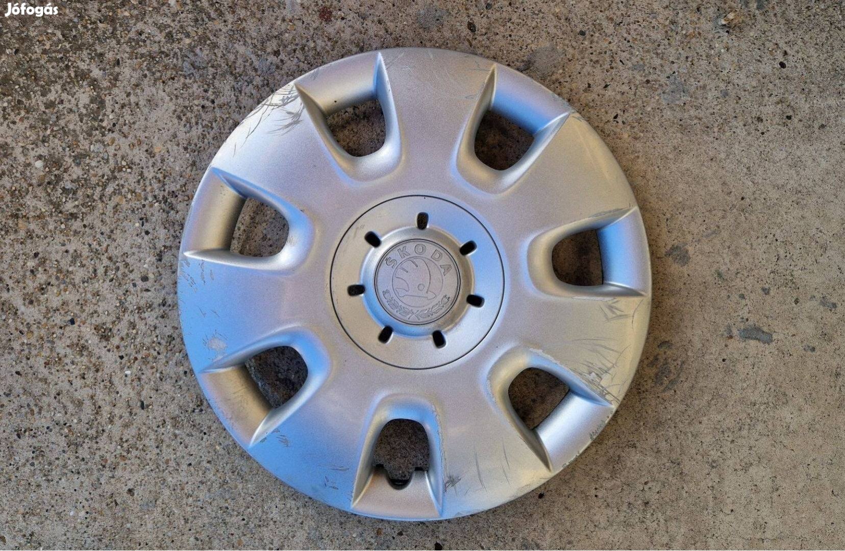 1db 14" Skoda gyári dísztárcsa