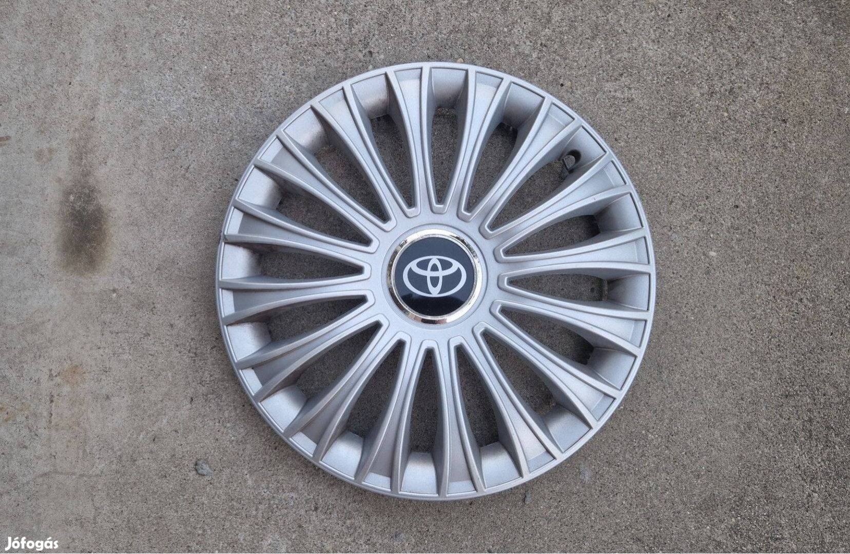 1db 14" Toyota emblémás dísztárcsa