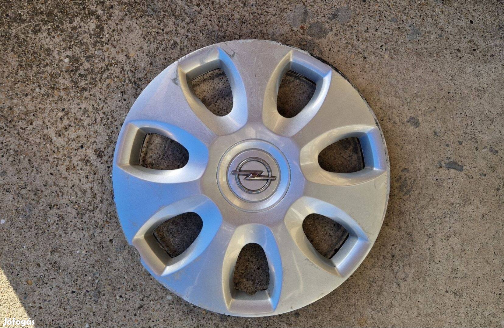 1db 15" Opel gyári dísztárcsa. Peremsérült!!