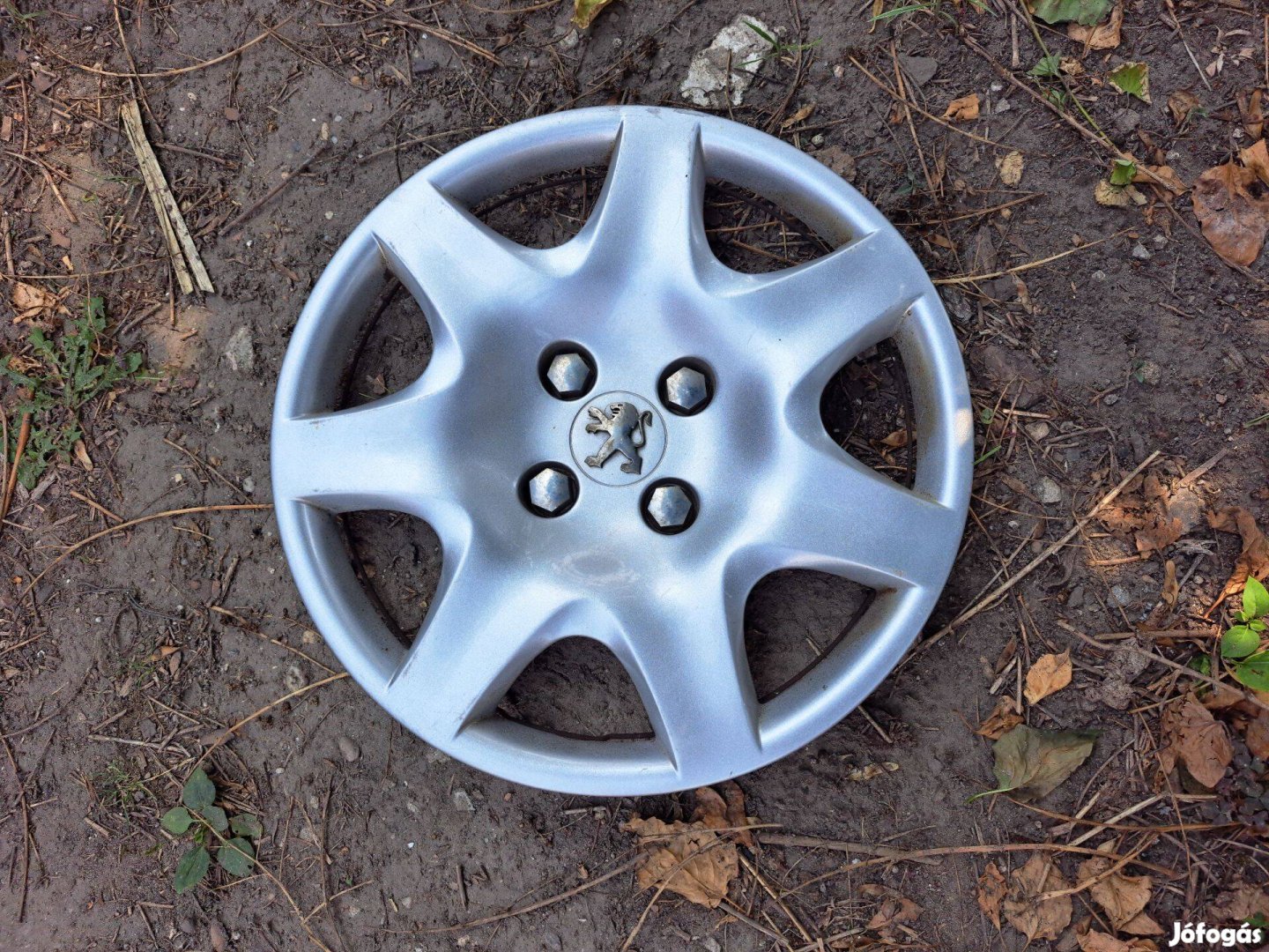 1db 15" Peugeot gyári dísztárcsa eladó!!! (Kód 89) ára 2500Ft