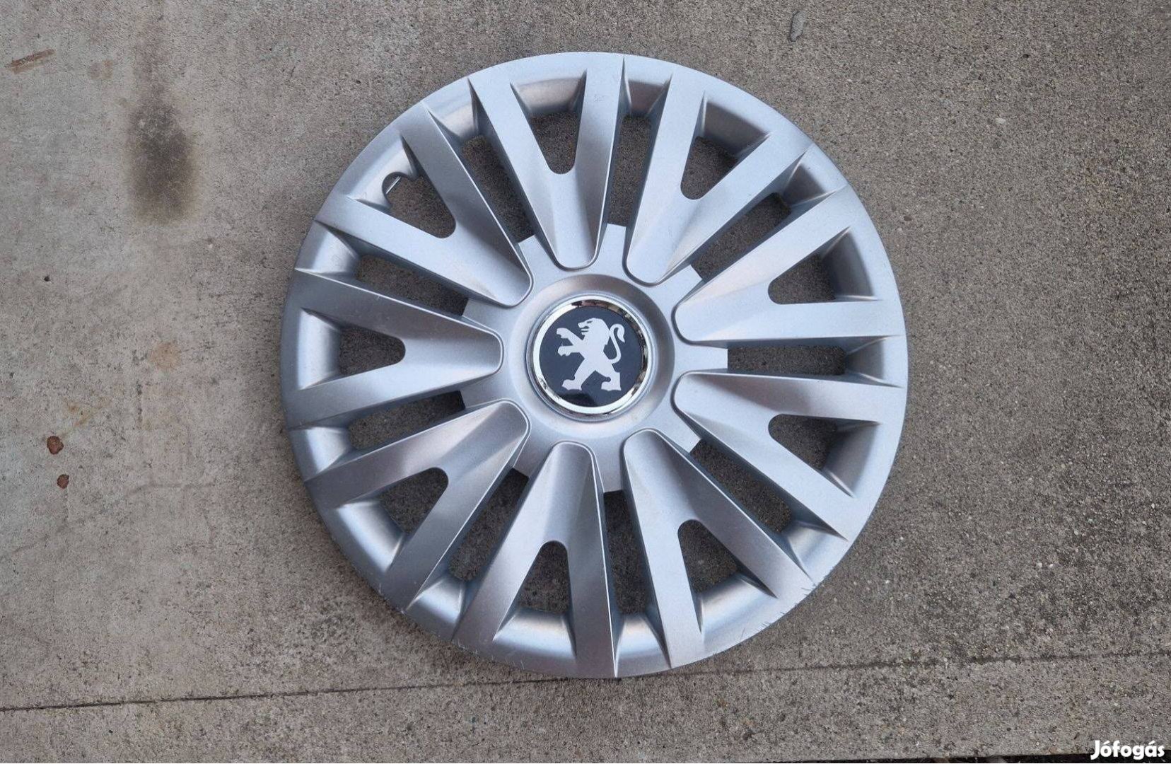 1db 15" Peugeott emblémás dísztárcsa