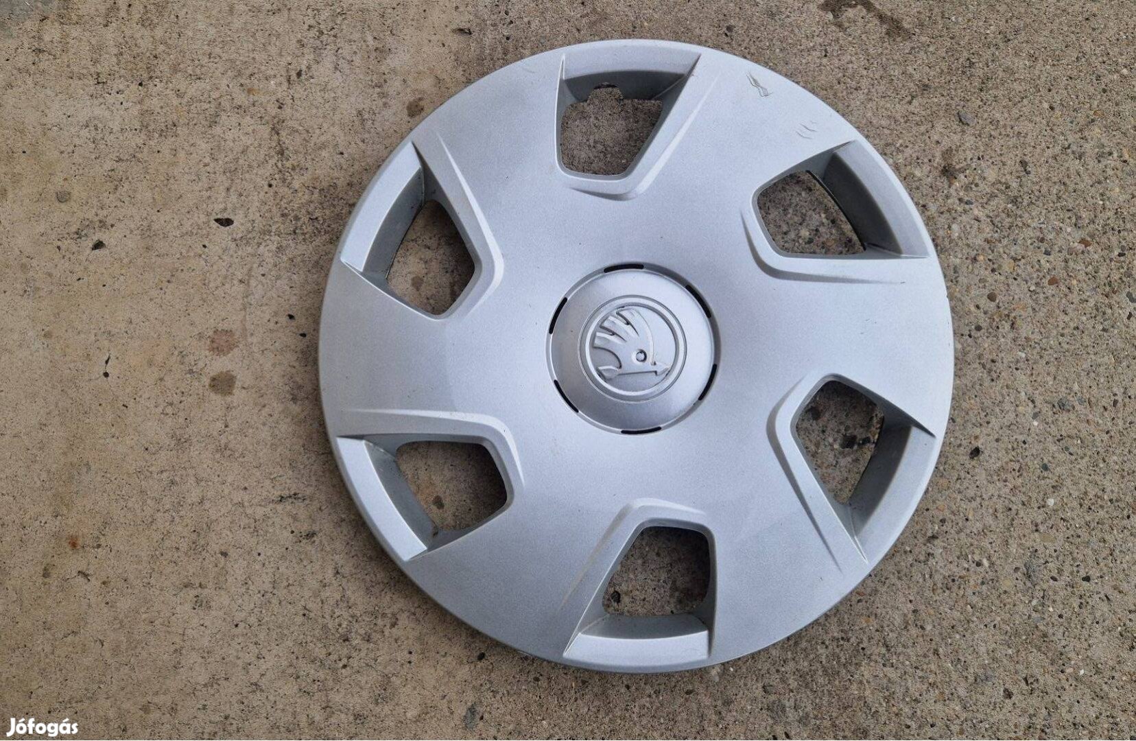 1db 15" Skoda gyári dísztárcsa