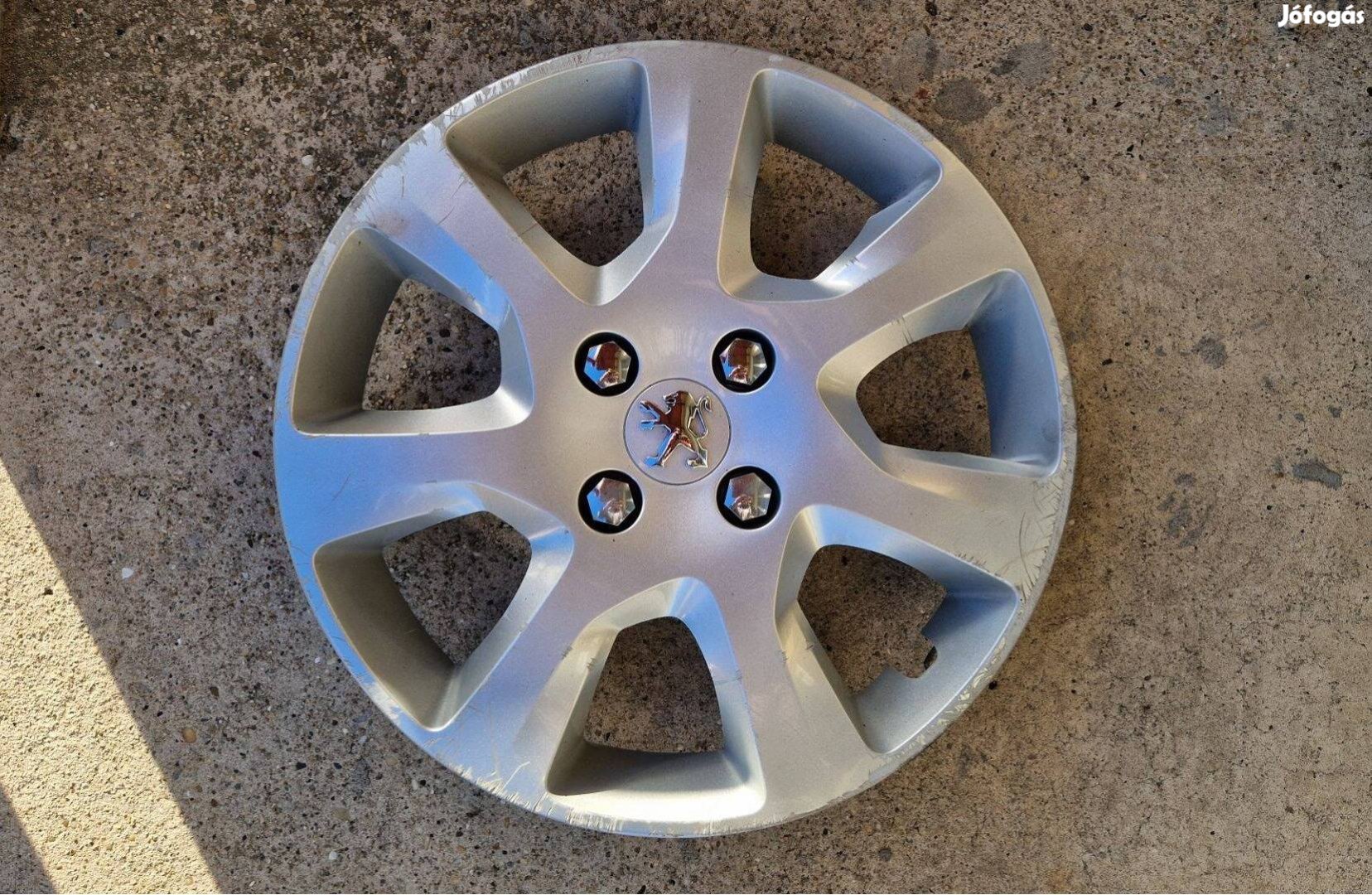 1db 16" Peugeot gyári dísztárcsa