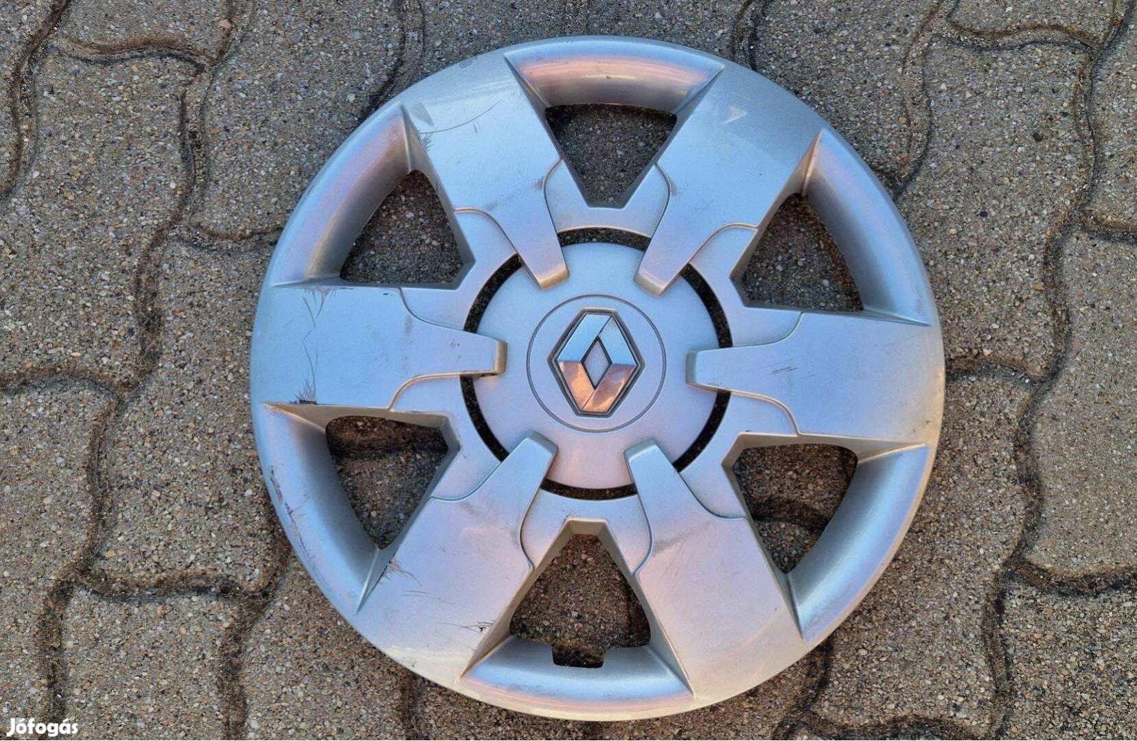 1db 16" Renault gyári dísztárcsa. Krisztiánnak