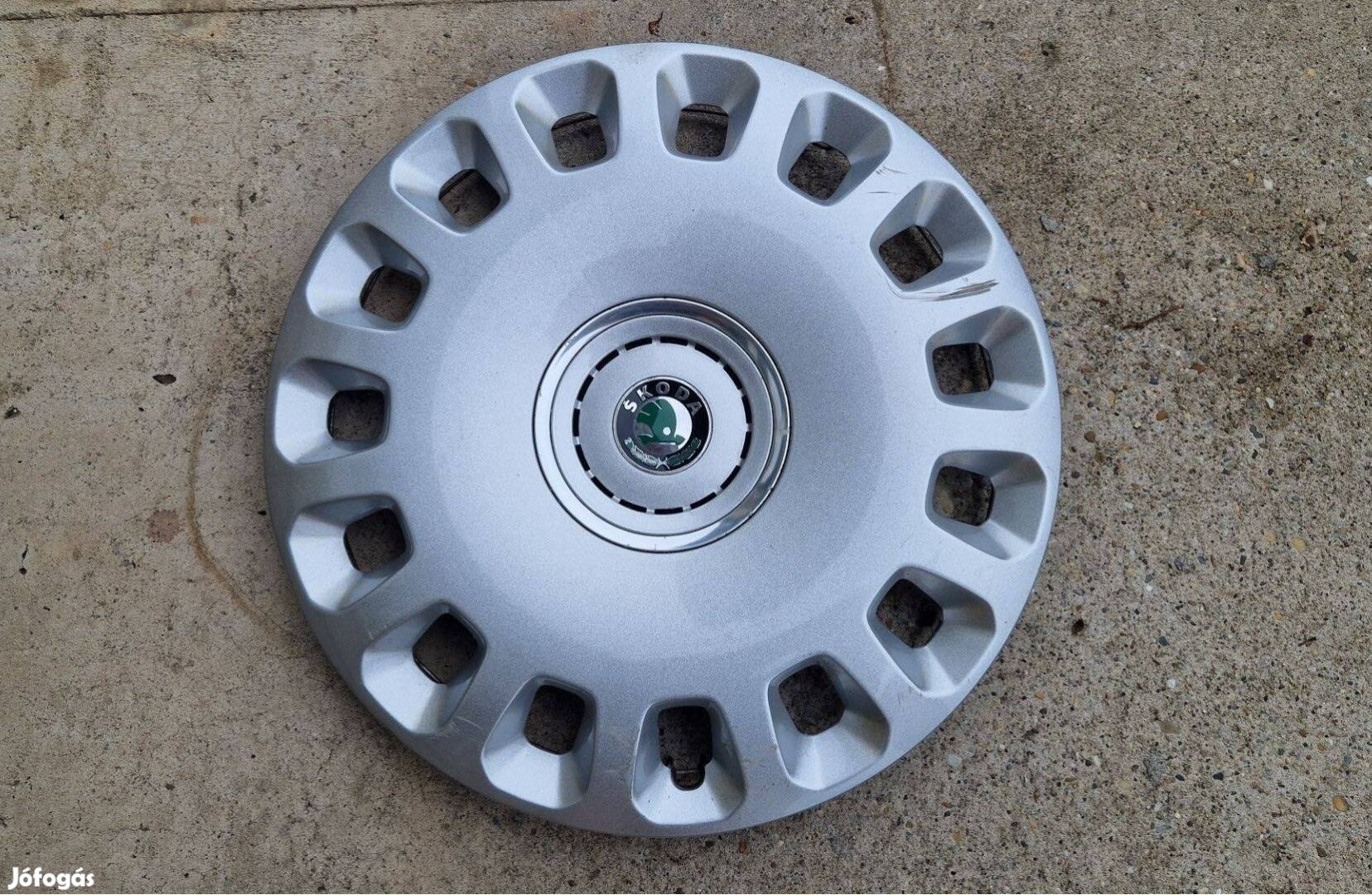 1db 16" Skoda gyári dísztárcsa