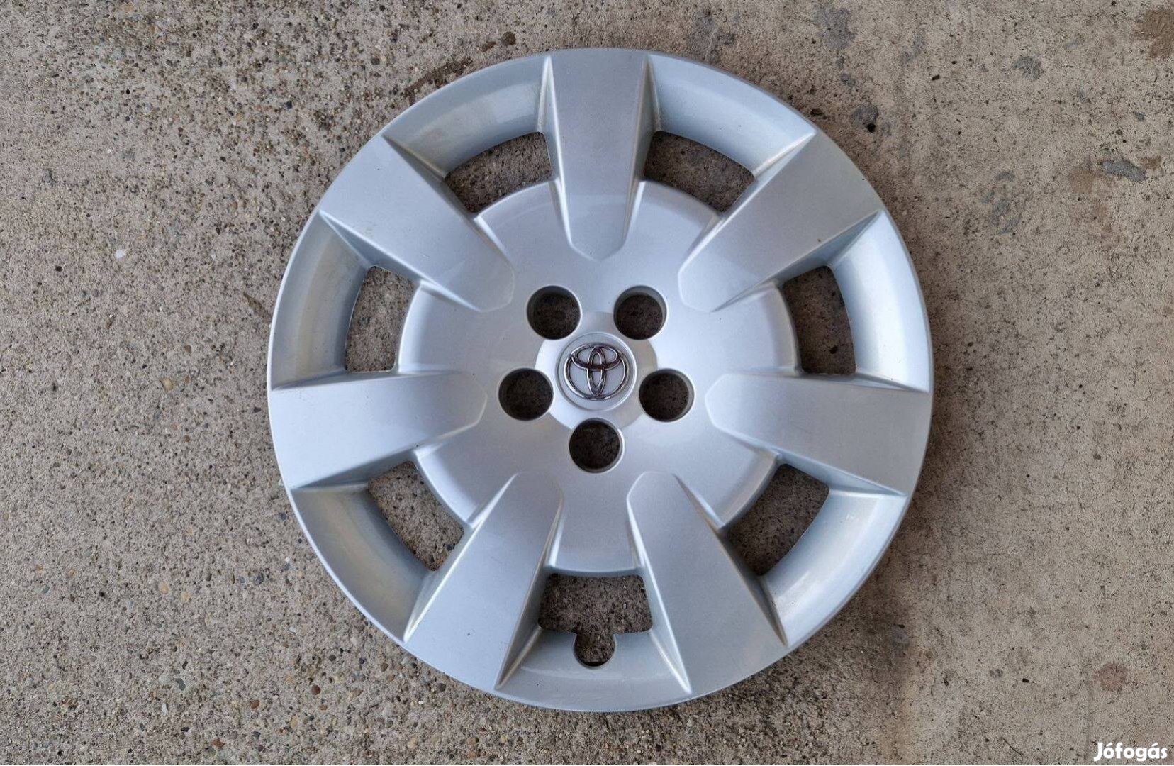 1db 16" Toyota gyári dísztárcsa