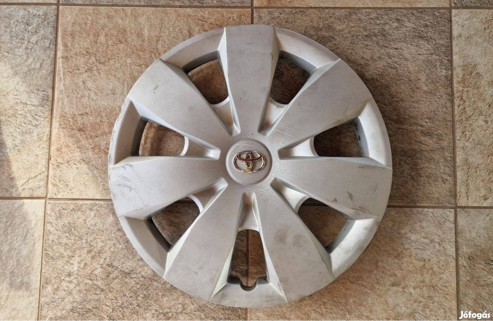 1db 16" Toyota gyári dísztárcsa