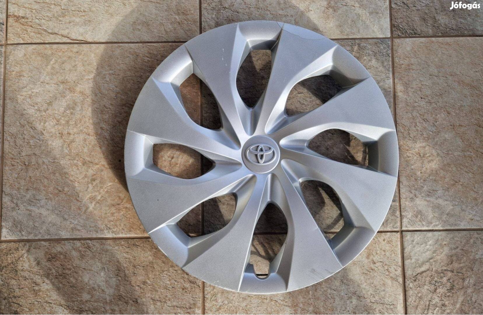 1db 16" Toyota gyári dísztárcsa