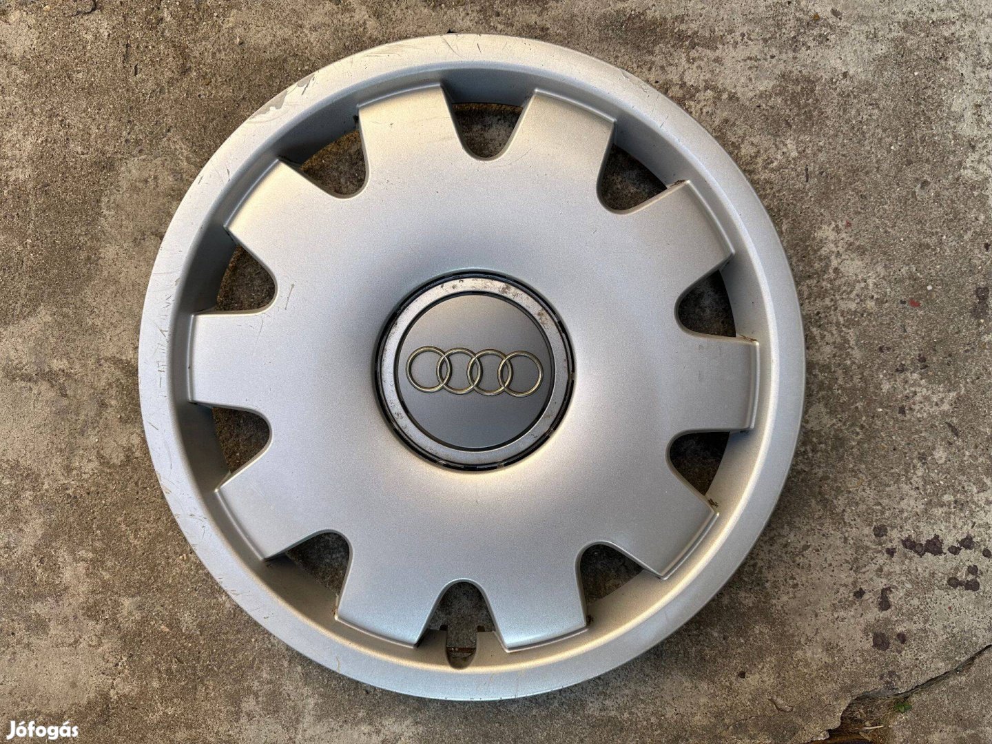 1db Audi 15-ös gyári disztárcsa!