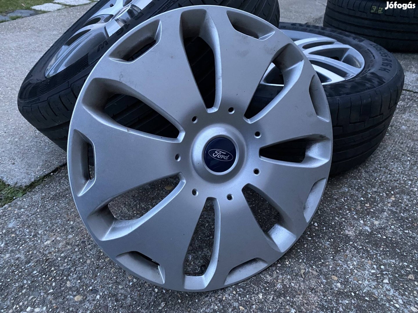 1db Ford gyári 16"-os dísztárcsa eladó 