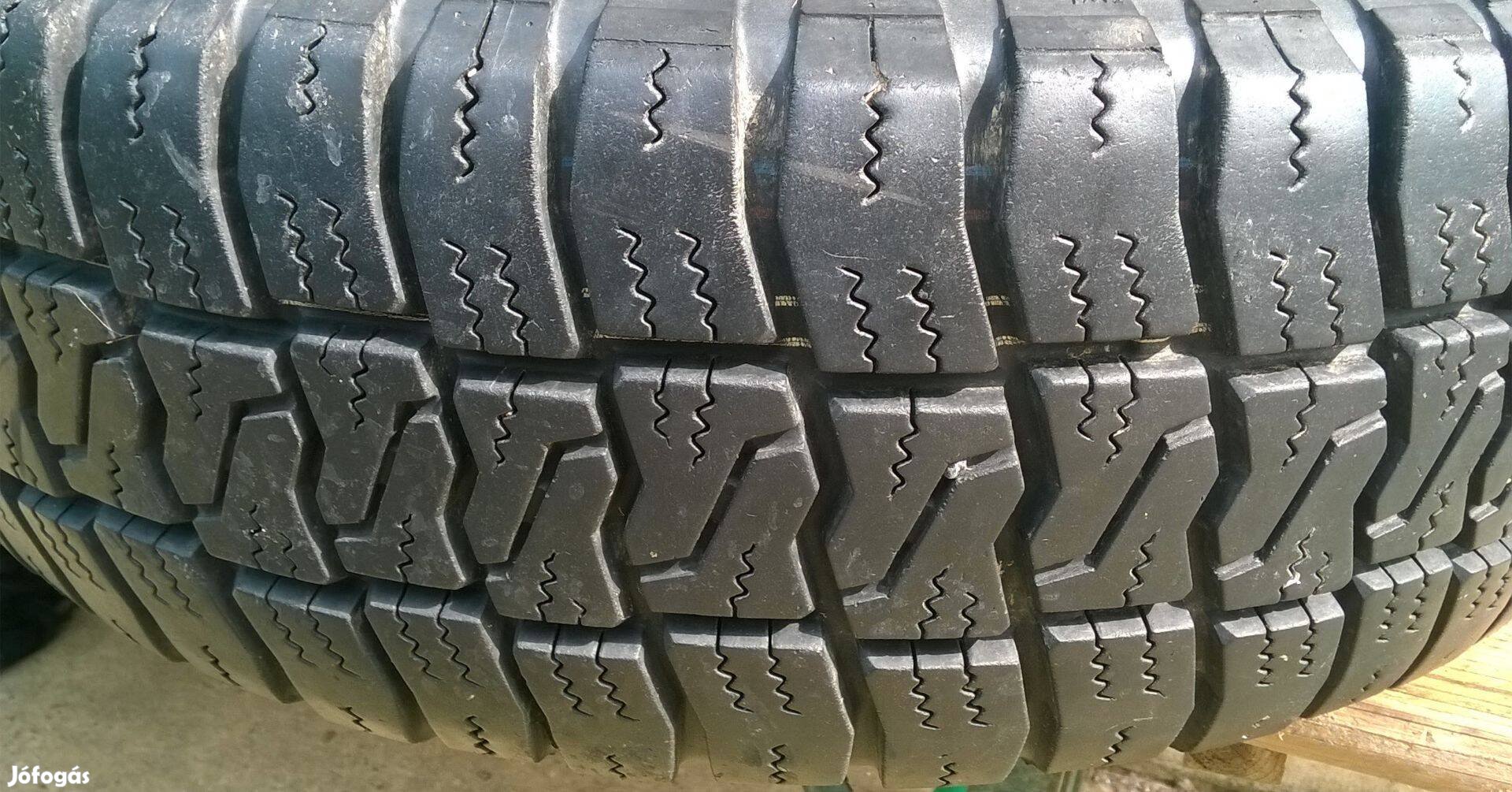 1db újszerű 195/70R15 C Pirelli téli kisteher gumi eladó