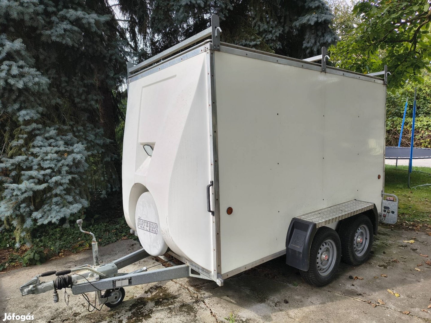 2000kg zárt utánfutó 