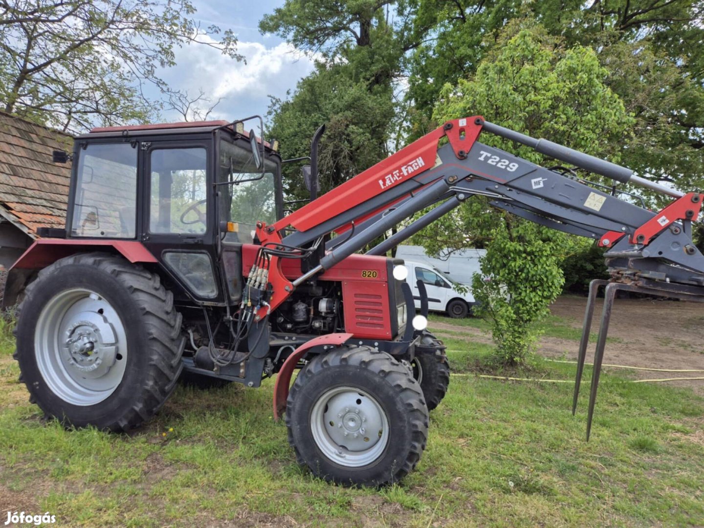 2001 Mtz 820.1 Metál Fach homlokrakodóval