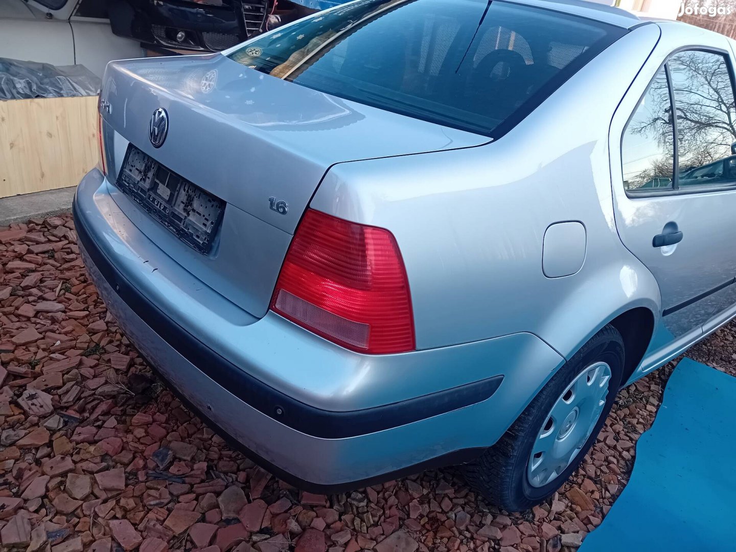 2002-es Volkswagen bora 1.616v karosszéria elemek szép belsővel 