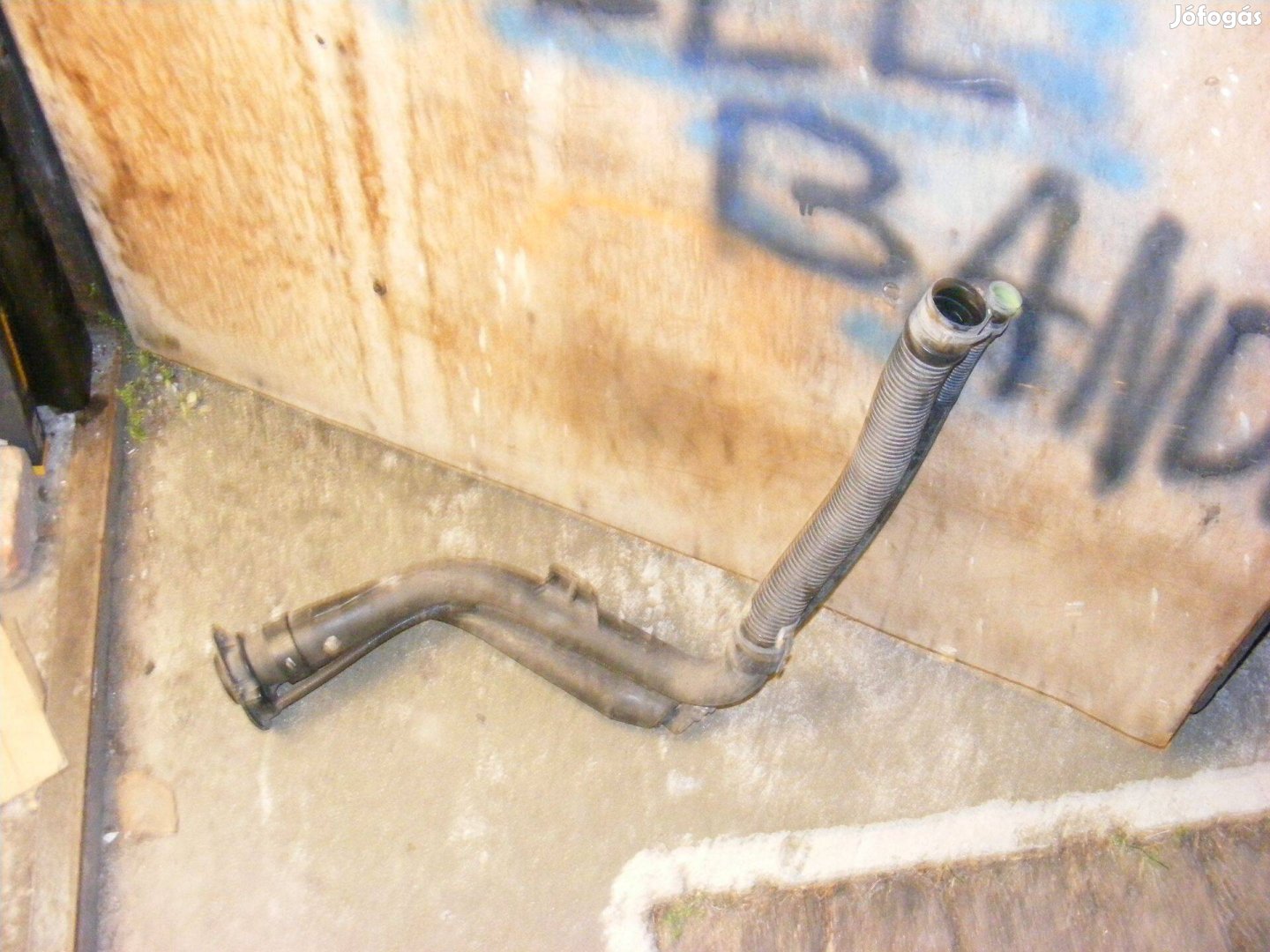 2003-as 5 ajtós Fiat Stilo Tank betöltő cső