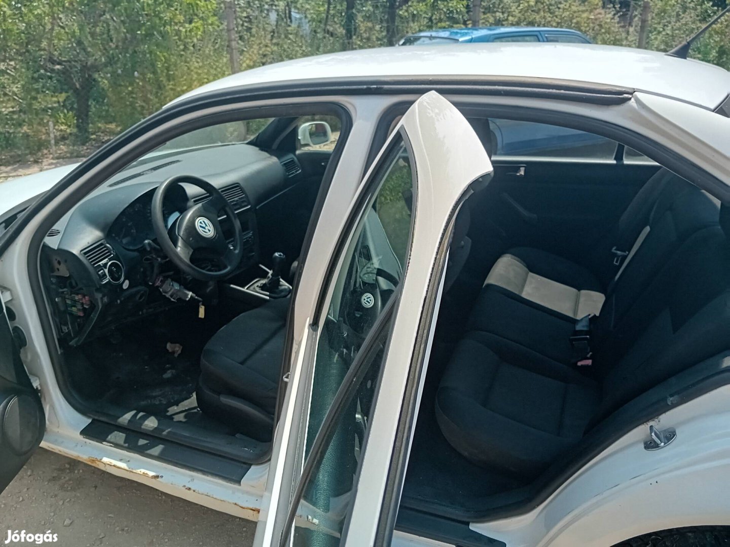 2003-as Volkswagen bora 1.6b  azd motorkód.   karosszéria elemek 